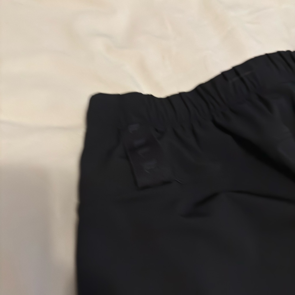 Fabletics The One Short Men’s. Size Small. 5 inch length. Black. Pre-owned - Picture 7 of 9